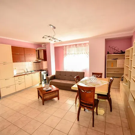 Spacious Family Near Cathedral *